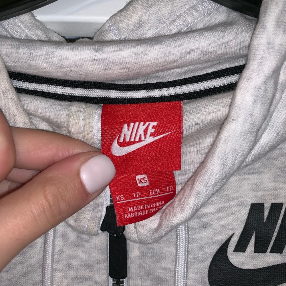 Nike Crew Neck Sweatshirt - Picture 2 of 2